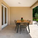 Milevoj - Three Bedroom Hébergement de vacances