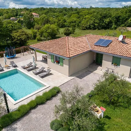 Prázdninový dům Milevoj - Three Bedroom *