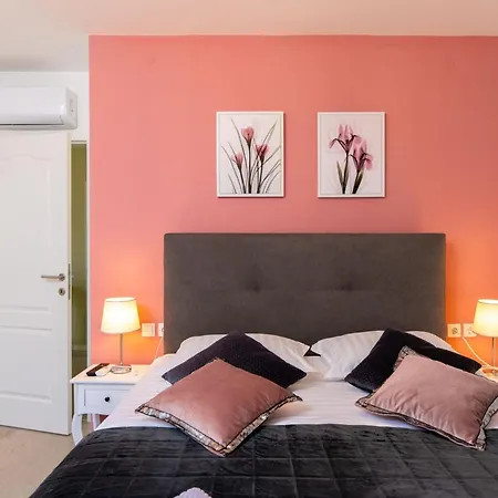 Milevoj - Three Bedroom Prázdninový dům